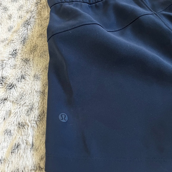 Lululemon On the Fly Navy Blue Shorts Women’s Size 2 - Picture 6 of 9